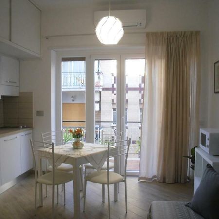 רומא Lovely Little Apartment In Via Aurelia מראה חיצוני תמונה