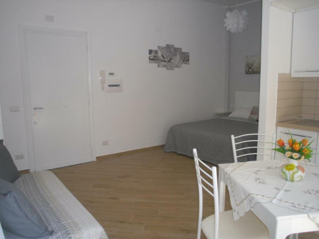 רומא Lovely Little Apartment In Via Aurelia מראה חיצוני תמונה