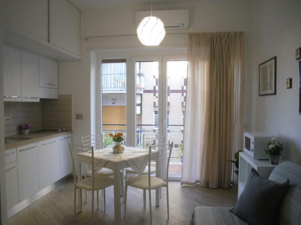 רומא Lovely Little Apartment In Via Aurelia מראה חיצוני תמונה