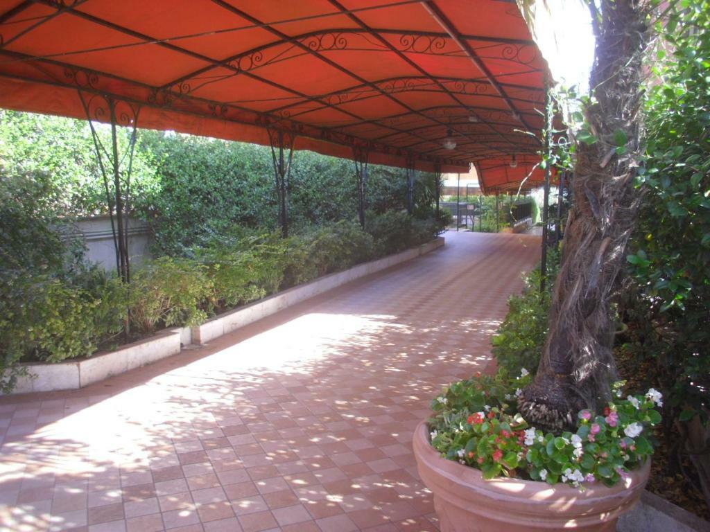 רומא Lovely Little Apartment In Via Aurelia מראה חיצוני תמונה