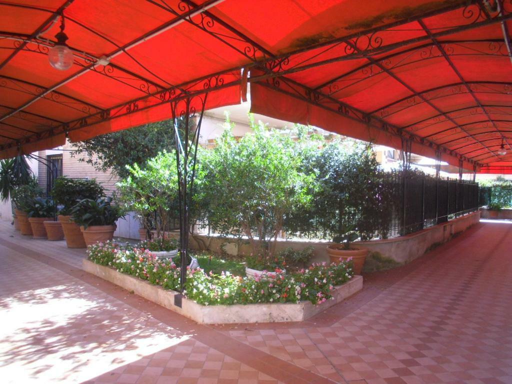 רומא Lovely Little Apartment In Via Aurelia מראה חיצוני תמונה
